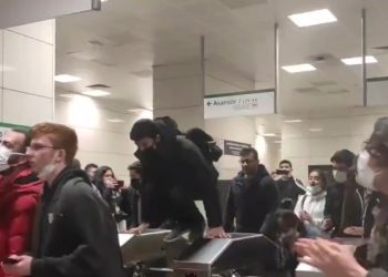 İstanbul’da gençler ulaşıma yapılan zammı protesto etti