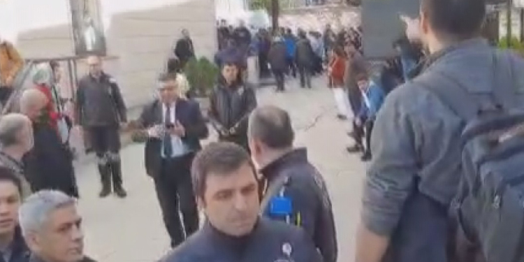 İstanbul Üniversitesi’nde öğrencilere saldırı İstanbul Üniversitesi’nde öğrencilere saldırı