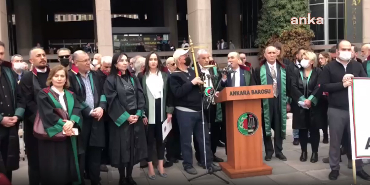 İstanbul’daki savcının görme engelli avukata karşı tutumu Ankara’da protesto edildi İstanbul’daki savcının görme engelli avukata karşı tutumu Ankara’da protesto edildi