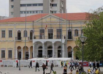 İzmir Valiliği önünde işsizlik isyanı