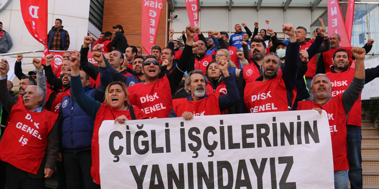 Kemalbay, Çiğli işçilerini ziyaret etti: Emeğin hakkı verilsin Kemalbay, Çiğli işçilerini ziyaret etti: Emeğin hakkı verilsin