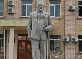 Lenin’in heykeli 7 yıl sonra yeniden dikildi