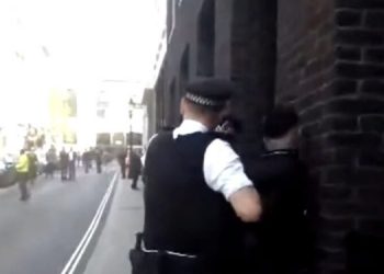 Mesrur Barzani Londra’da protestoyla karşılandı