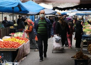 Pazarda bakan çok, alan yok