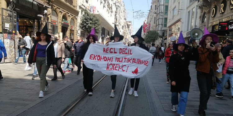 Pedlere gelen zamları protesto eden 6 kadın gözaltına alındı Pedlere gelen zamları protesto eden 6 kadın gözaltına alındı