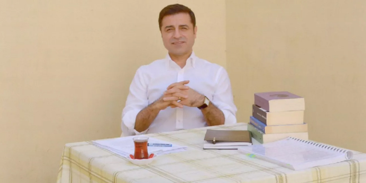 Selahattin Demirtaş: HDP kendisini dikkate almayacak bir adayı destekleme derneği değil Selahattin Demirtaş: HDP kendisini dikkate almayacak bir adayı destekleme derneği değil