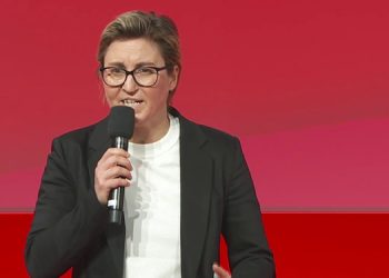 Sol Parti Eş Genel Başkanı istifa etti