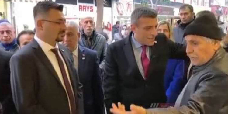 Yenilik Partisi Başkanı’na Öcalan eleştirisi yapan yurttaş gözaltına alındı Yenilik Partisi Başkanı’na Öcalan eleştirisi yapan yurttaş gözaltına alındı