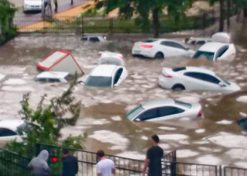 Adıyaman’da cadde ve sokaklar su altında kaldı