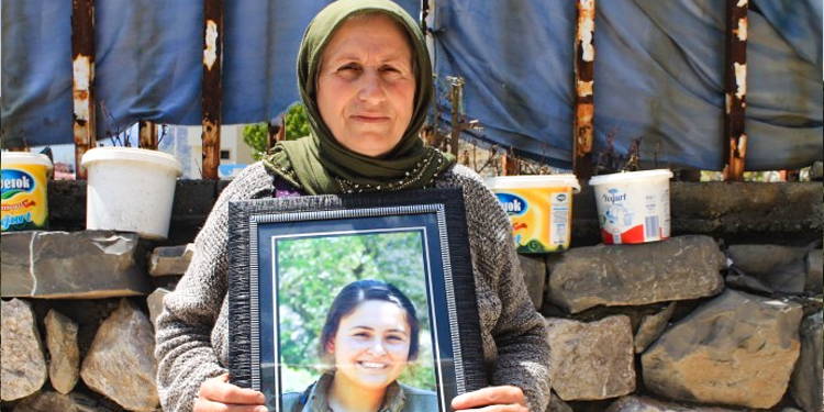Kızını Avaşîn’de yitiren anne: Birbirimize ihanet etmeyelim Kızını Avaşîn’de yitiren anne: Birbirimize ihanet etmeyelim
