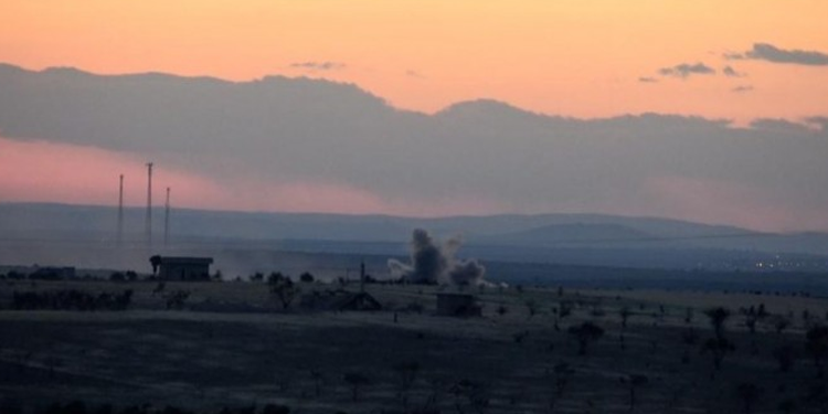 Kobanê köylerine saldırı sürüyor Kobanê köylerine saldırı sürüyor