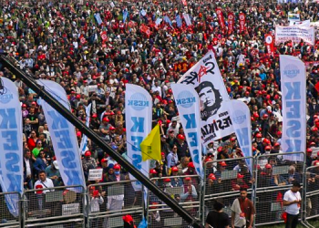 Maltepe Meydanı’na akın var akın: Savaşa, sömürüye hayır