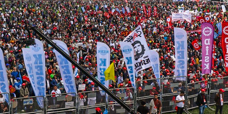 Maltepe Meydanı’na akın var akın: Savaşa, sömürüye hayır Maltepe Meydanı’na akın var akın: Savaşa, sömürüye hayır