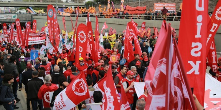 Onbinler Tandoğan’dan seslendi: Direne direne kazanacağız Onbinler Tandoğan’dan seslendi: Direne direne kazanacağız