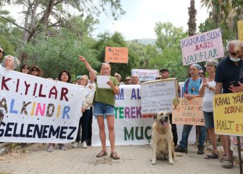 Akyaka’da halk rantçılara karşı yürüdü: “Kıyılar halkındır”