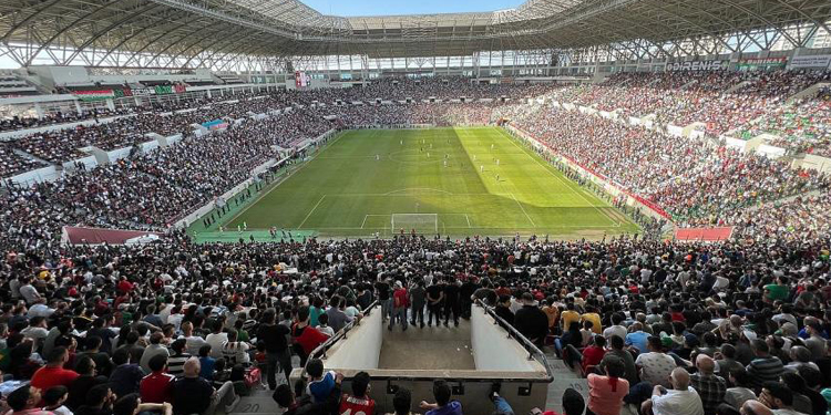 Amedspor taraftarı stadı doldurdu Amedspor taraftarı stadı doldurdu