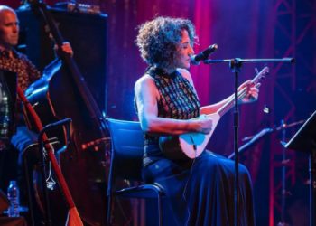 Aynur Doğan, Harbiye Cemil Topuzlu Açık Hava Sahnesi’nde dinleyicilerle buluştu