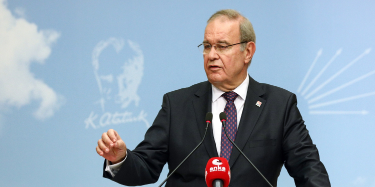 Faik Öztrak: Erdoğan’ın doların yeşiline olan aşkı, sarayın kendi evlatlarının başını yemeye başladı Faik Öztrak: Erdoğan’ın doların yeşiline olan aşkı, sarayın kendi evlatlarının başını yemeye başladı
