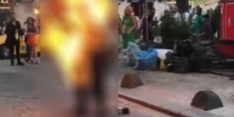 Galata Kulesi’nde bir kişi kendini ateşe verdi