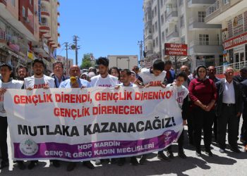 Gençlerin tutuklanması protesto edildi