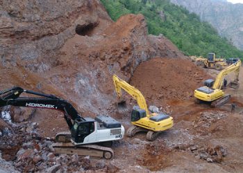 Hakkari’de maden ocağının kurulmasına karşı çıkan köylüler darp edildi