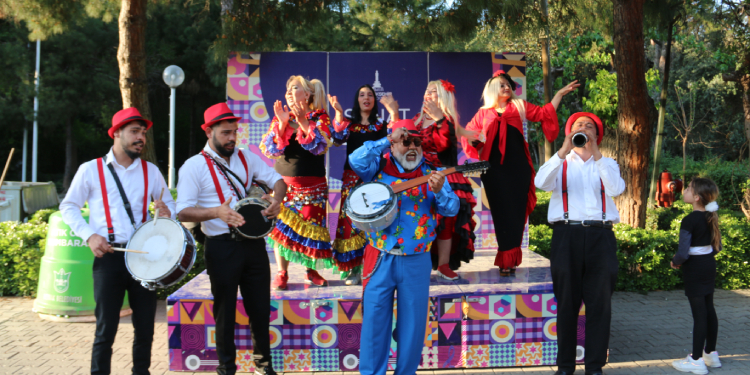 Hıdırellez kutlamalarında dilekler sıralandı Hıdırellez kutlamalarında dilekler sıralandı