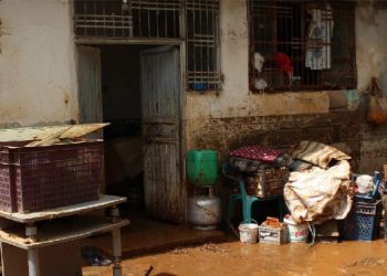 Hilvan’da kanalizasyon tıkandı belediye ‘doğal afet’ dedi