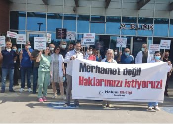 İzmir’de hekimler iş bıraktı: Yoksulluk sınırının altında ücretler kabul edilebilir değil