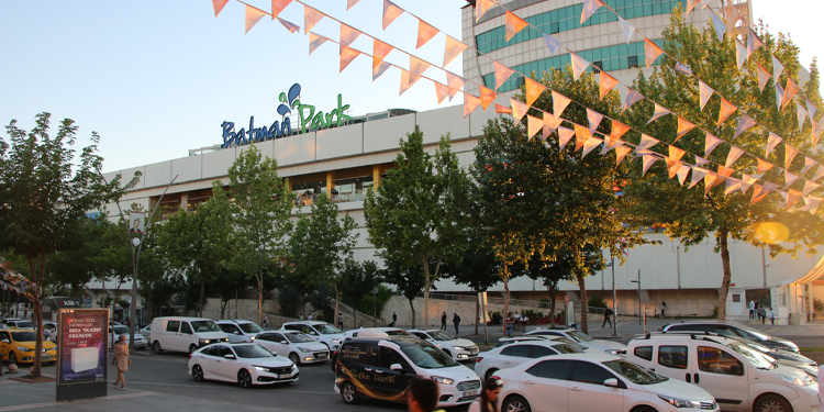 Kayyım 635 milyon değerindeki AVM’yi 150 milyona satışa çıkardı Kayyım 635 milyon değerindeki AVM’yi 150 milyona satışa çıkardı