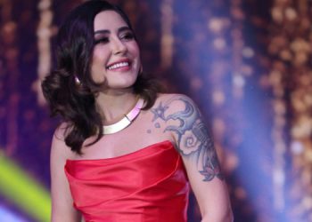 Melek Mosso İzmir’den mesaj verdi: Konuşmaktan, şarkı söylemekten asla ve asla vazgeçmeyeceğim