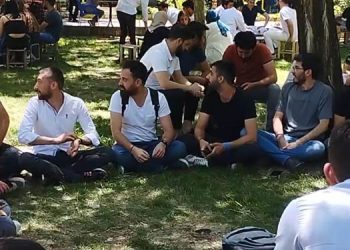Öğrenciler Kürtçe yasaklarını protesto etti