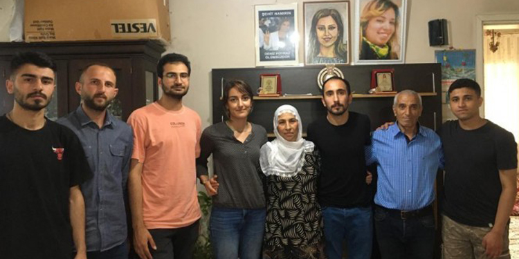 SGDF’den Deniz Poyraz’ın ailesine ziyaret SGDF’den Deniz Poyraz’ın ailesine ziyaret