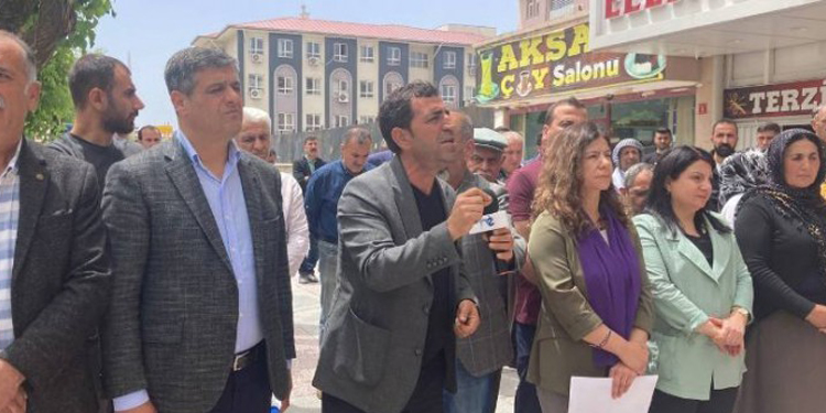Siirt’te kayyım tepkisi: İlk hedefleri Kürtçe oldu Siirt’te kayyım tepkisi: İlk hedefleri Kürtçe oldu