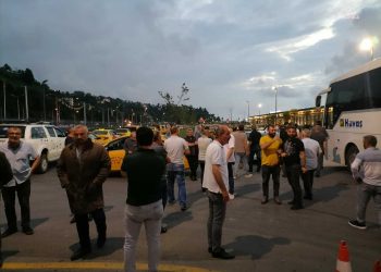 Taksicilerden Rize-Artvin havaalanında eylem