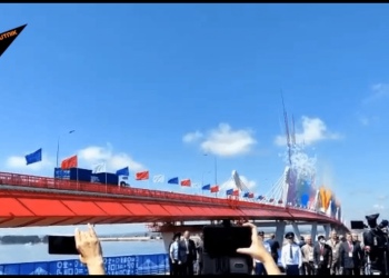 Rusya ile Çin’i birleştiren ilk otoyol köprüsü açıldı