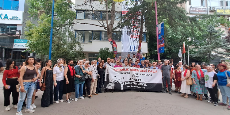 Adalet Nöbeti’ni sürdüren TMMOB: Mücadelemizi sürdüreceğiz Adalet Nöbeti’ni sürdüren TMMOB: Mücadelemizi sürdüreceğiz
