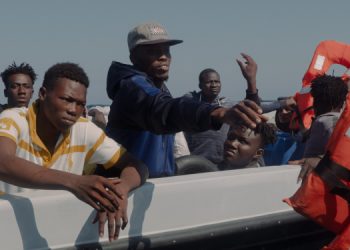 Bodrum’da, Yunan unsurlarının ittiği 64 kaçak göçmen kurtarıldı