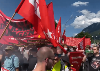 Almanya’da düzenlenen G7 zirvesi protesto edildi