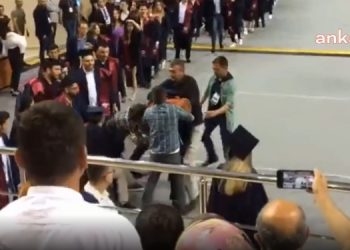 Mezuniyet töreninde “Ali İsmail’i unutmadık” pankartı açan 2 öğrenci gözaltına alındı