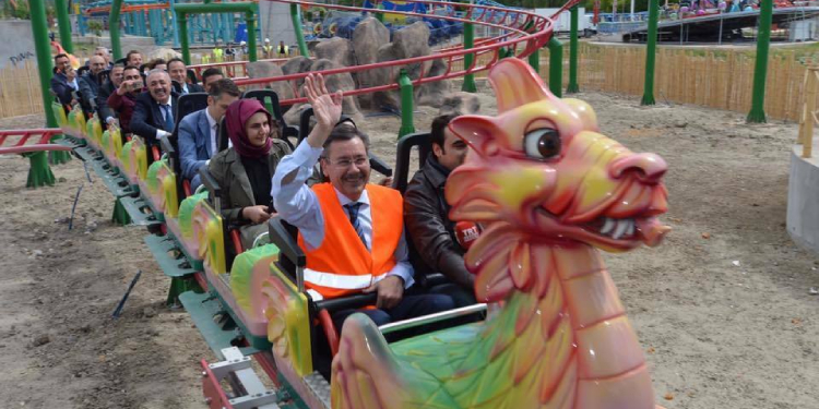 Mansur Yavaş: 3-4 ırmağın, yeraltı suyunun biriktiği alana Ankapark’ı yapmışlar Mansur Yavaş: 3-4 ırmağın, yeraltı suyunun biriktiği alana Ankapark’ı yapmışlar