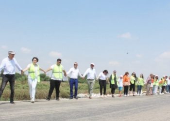 Çevre kirliliğine karşı insan zinciri