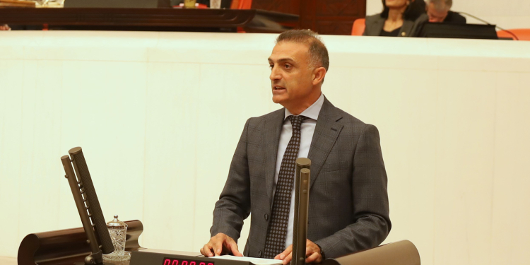 Dezenformasyon değil seçim yasası: Toplum cendereye alınıyor Dezenformasyon değil seçim yasası: Toplum cendereye alınıyor