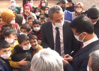 Çocuk işçi yaratmayı vadeden AKP’li bakana Eğitim Sen’den tepki