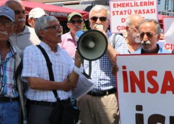 Emekliler: Sürekli yoksullaşmaktayız