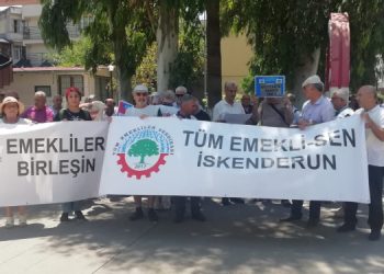 Emeklilerden insanca yaşanacak ücret eylemi