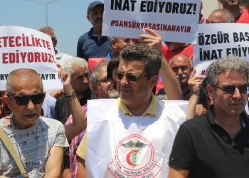 Gazeteciler “sansür yasası”na karşı Ankara’ya gidiyor