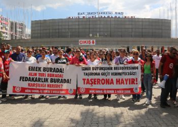 İzmir Büyükşehir Belediyesi işçilerinden uyarı eylemi