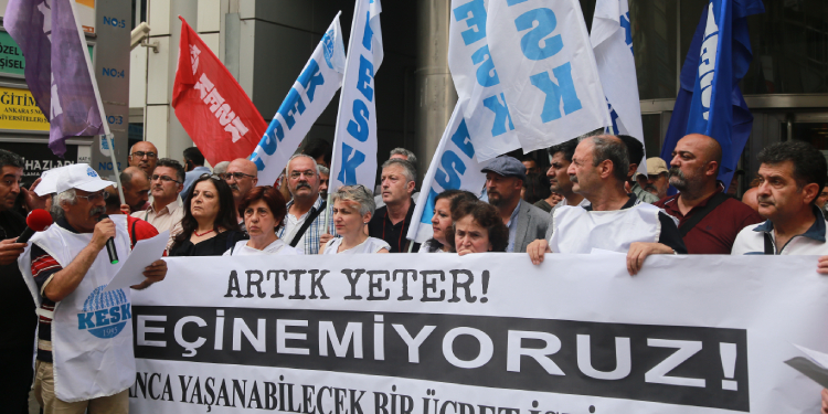 KESK’ten zamlara karşı fatura yakma eylemi KESK’ten zamlara karşı fatura yakma eylemi