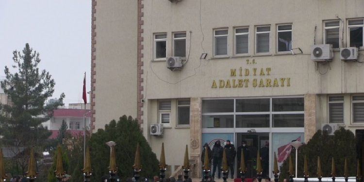 Korucubaşı mahkemede aileyi tehdit etti Korucubaşı mahkemede aileyi tehdit etti