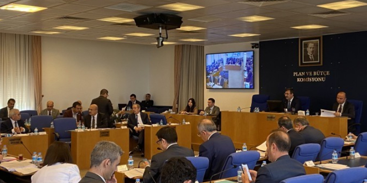 Sağlık çalışanlarının özlük haklarına yönelik teklif kabul edildi Sağlık çalışanlarının özlük haklarına yönelik teklif kabul edildi